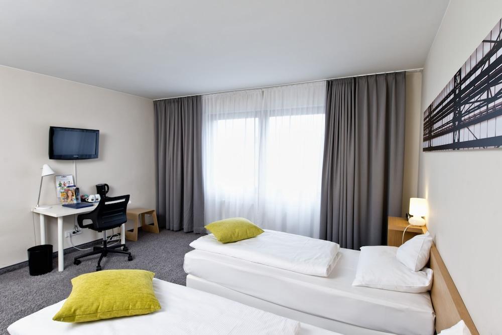 Hotel Tryp By Wyndham Frankfurt Frankfurt am Main Exterior foto