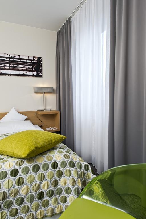Hotel Tryp By Wyndham Frankfurt Frankfurt am Main Zimmer foto