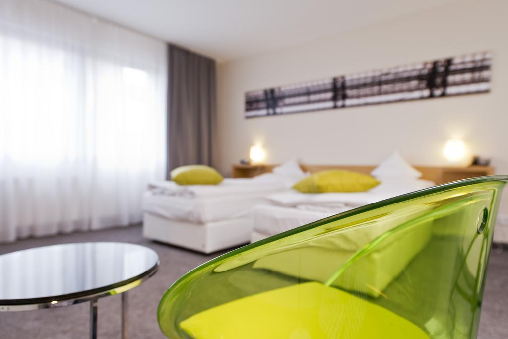 Hotel Tryp By Wyndham Frankfurt Frankfurt am Main Zimmer foto
